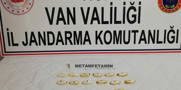Sırt çantasından uyuşturucu çıktı