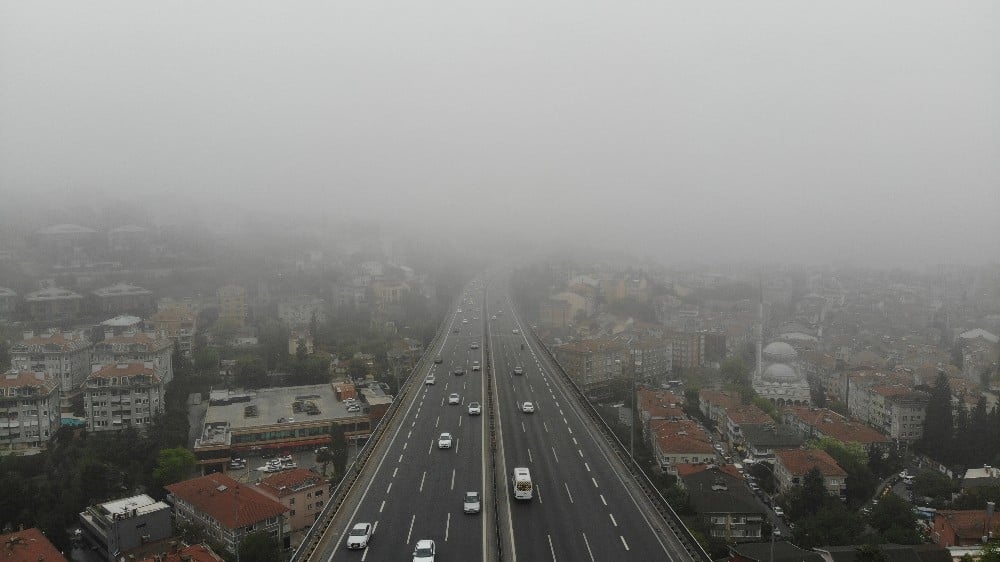 Sis altındaki İstanbul havadan görüntülendi 
