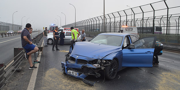 Sis çöken İstanbul'da yaralanmalı kaza! Trafik kilit