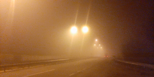 Sis etkili oldu! Görüş mesafesi 30 metreye kadar düştü