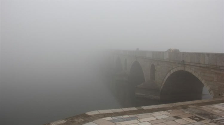 Sis nedeniyle görüş mesafesi düştü