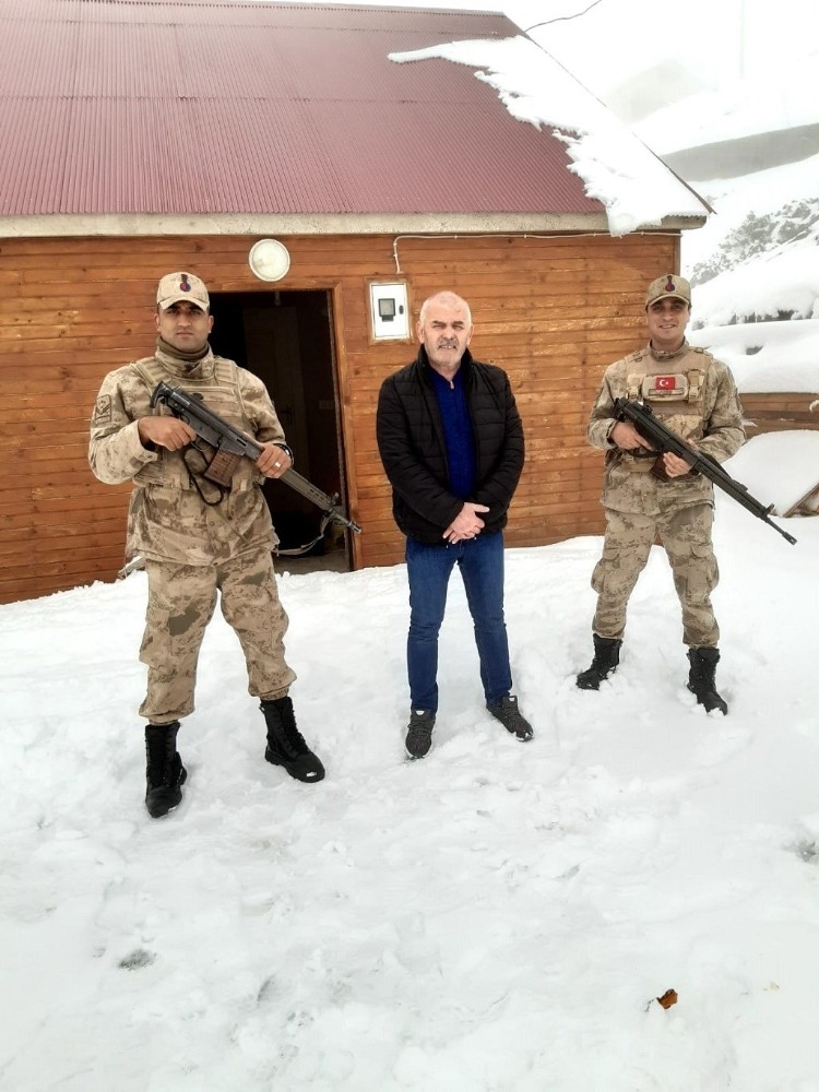 Sisdağı Yaylasında mahsur kalan vatandaş Jandarma ekipleri tarafından kurtarıldı 