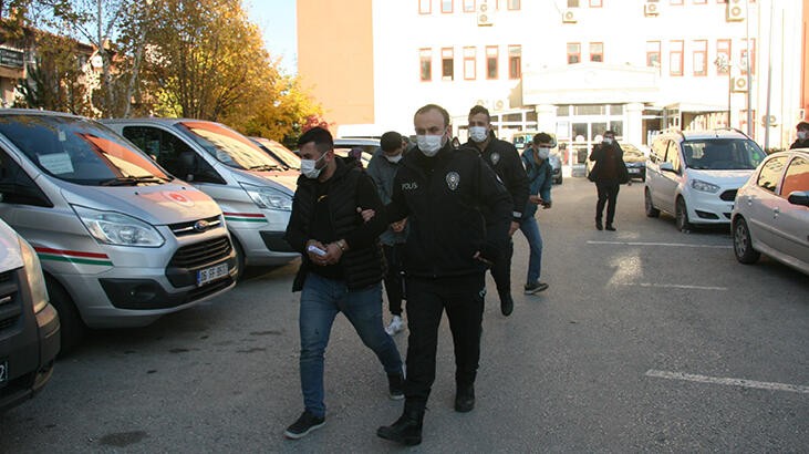 ‘Şişe atma diyen’ karı kocayı darp ettiler!