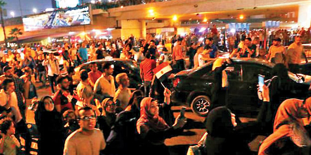 ‘Sisi defol’ protestoları sürüyor! Firavun halka yine kurşun sıkıyor