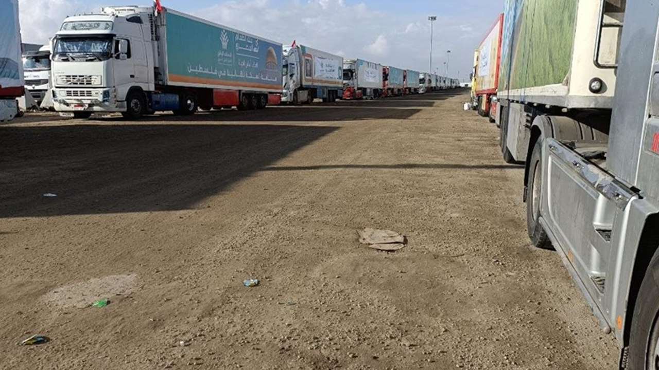 Sisi rejimi bağlantılı çeteler Gazze'ye giden yardımları yağmalıyor!