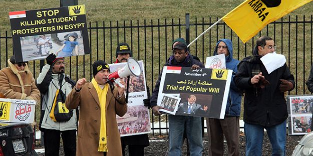 Sisi cuntasına protesto