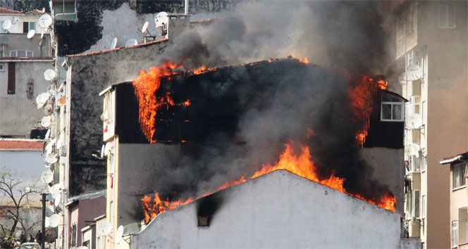 Şişli'de 7 katlı binada korkutan yangın