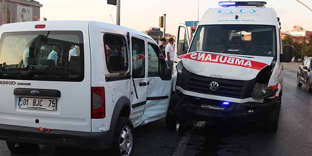 Şişli'de ambulans kaza yaptı! Yaralılar var