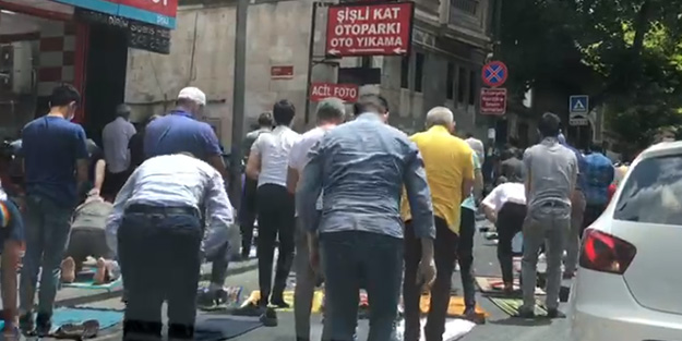 Şişli’de Cuma namazı böyle kılındı