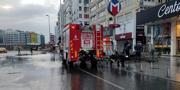 Şişli'de İSKi'ye ait su borusu patladı! Metronun Şişli girişi kapatıldı