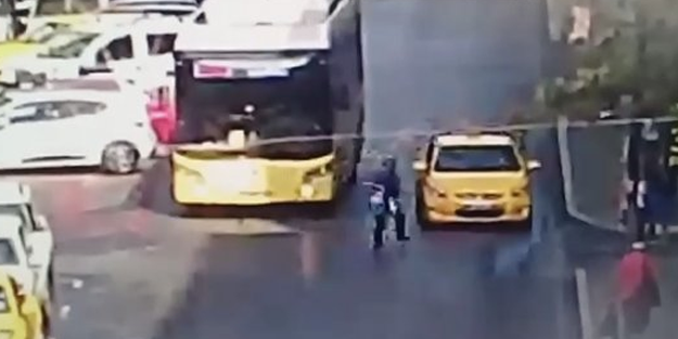 Şişli'de seyir halindeki taksiye çarpan kadın ağır yaralandı
