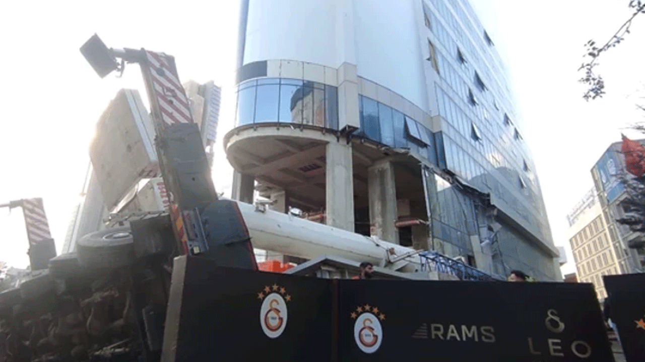 Şişli'de vinç devrildi!