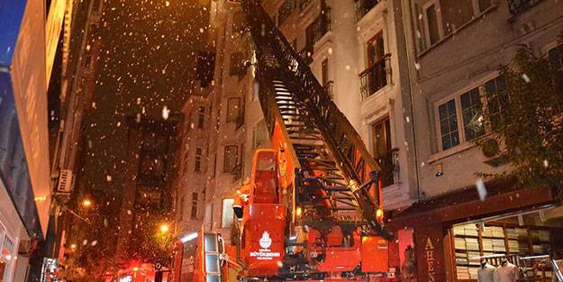 Şişli'de yangın paniği! İtfaiye ekipleri kurtardı