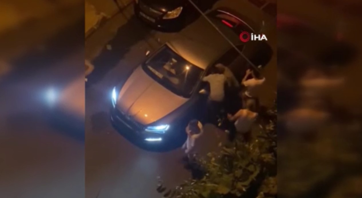 Şişli’de yol verme kavgası kamerada! Yumruk ve sopalar konuştu