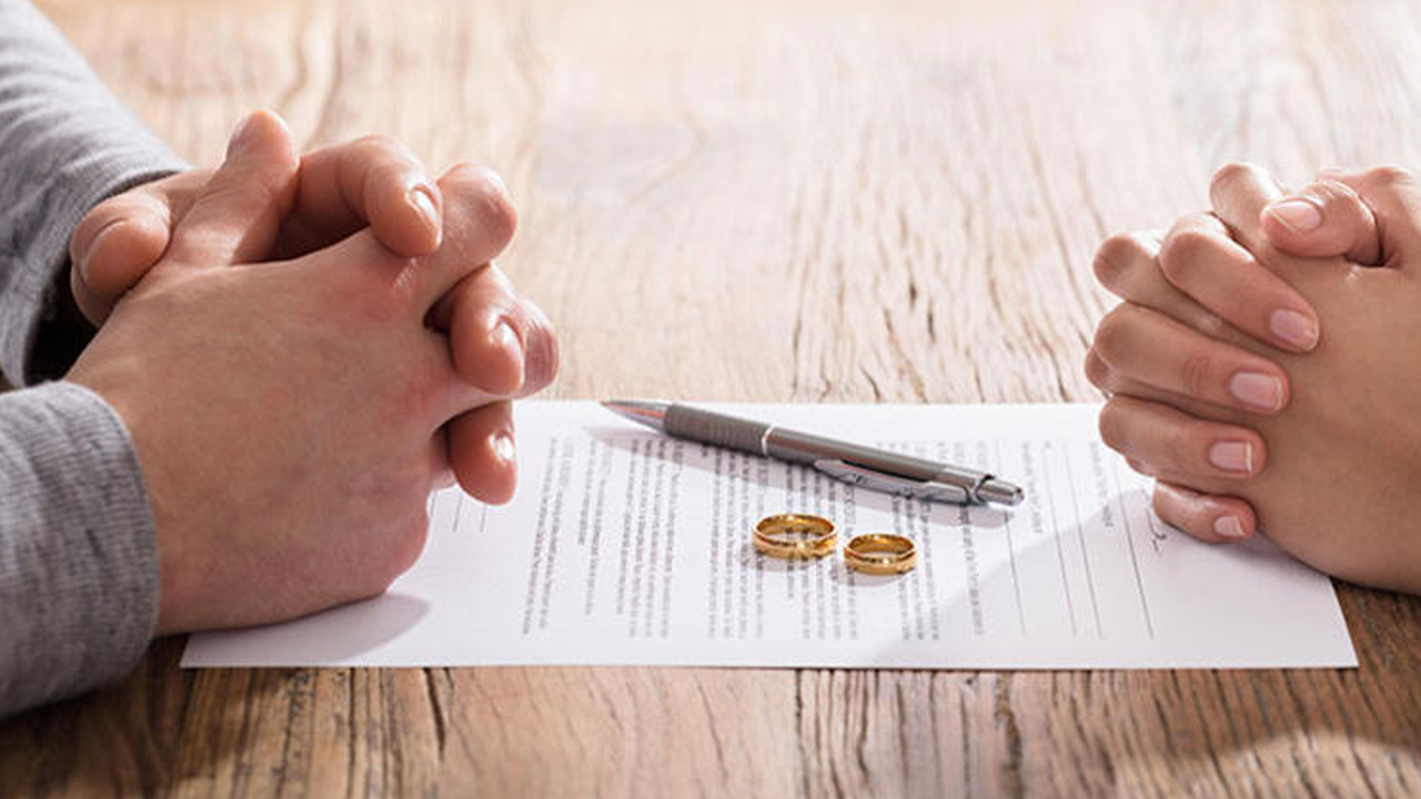 Sistemin açığını bulan çift, 43 yılda 12 kez boşandı!