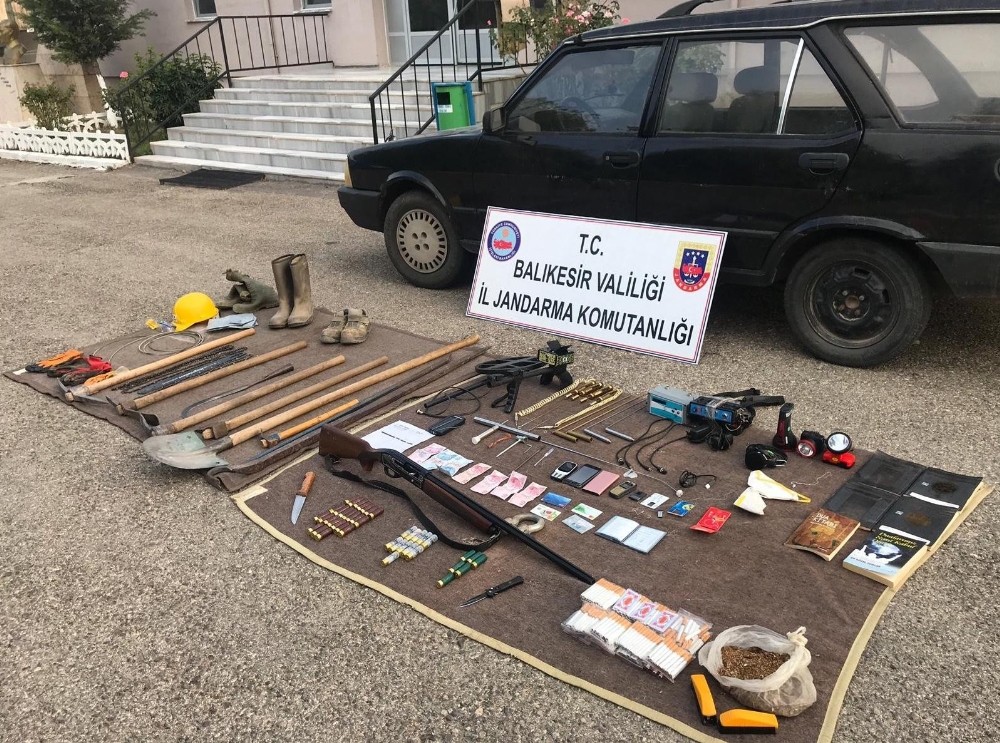 SİT alanında kazı yapan 4 kişi yakalandı 