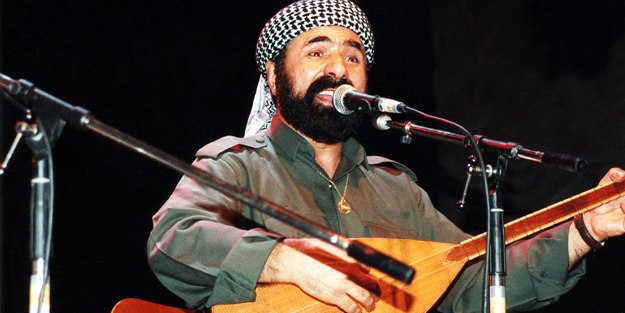 Şivan Perver ayaklarına kadar geldi! 