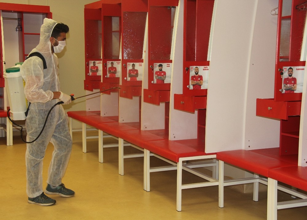 Sivas 4 Eylül Stadyumu dezenfekte edildi 