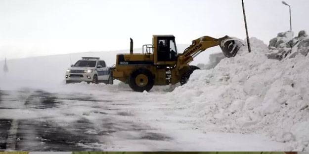 Sivas-Malatya kara yolu tır ve çekici trafiğine kapatıldı