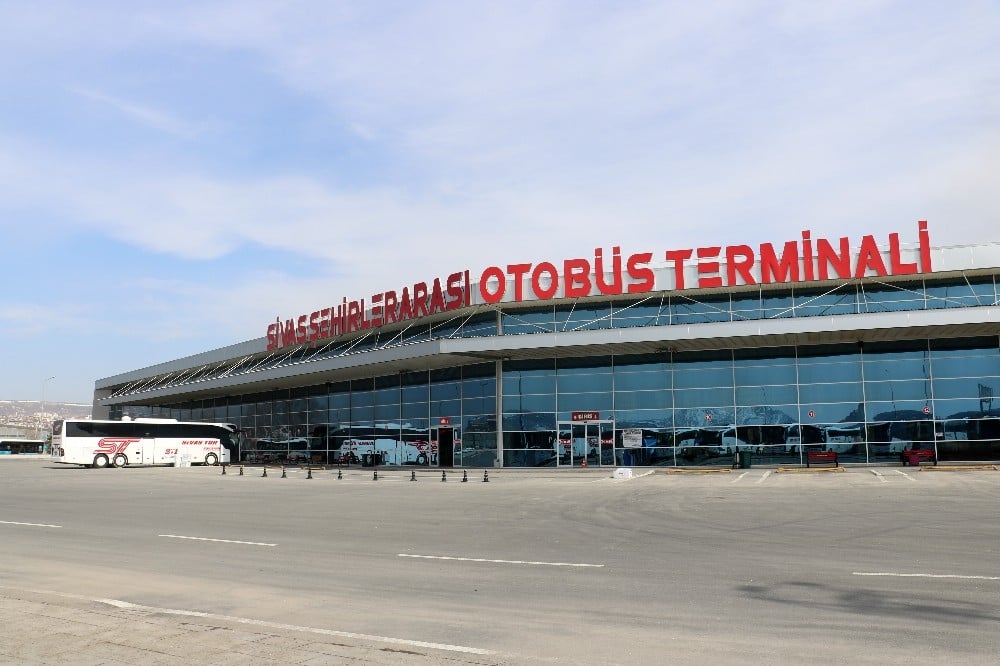 Sivas otogarında in cin top oynuyor 