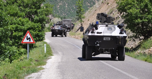 Askeri araç devrildi: 4 yaralı
