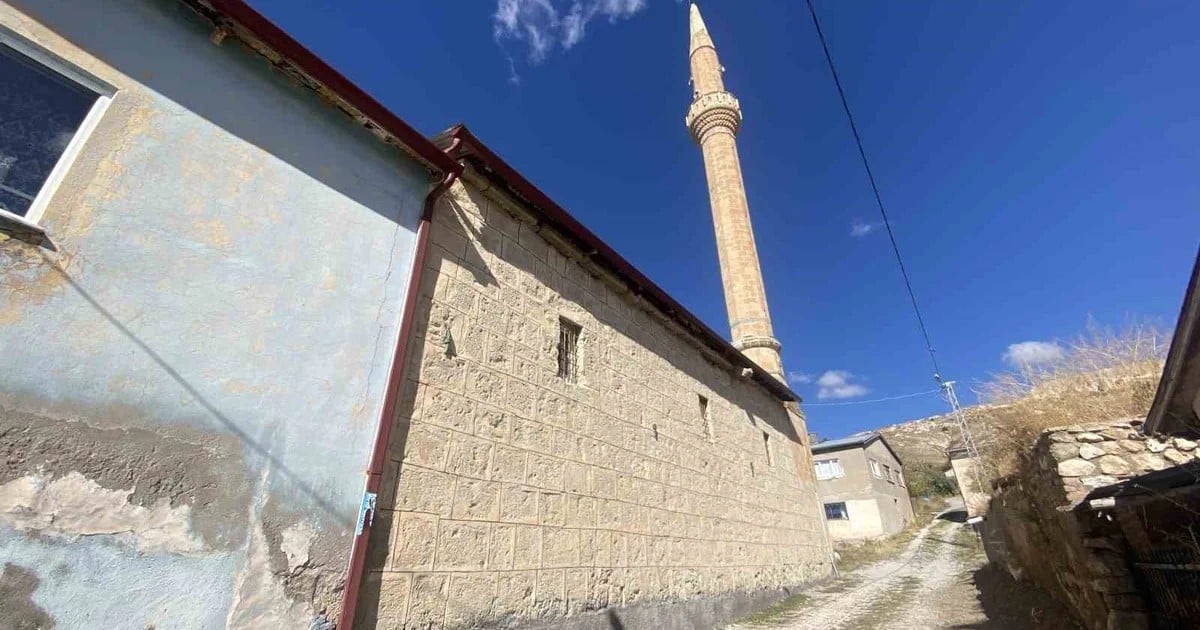 Sivas'ın İşhanı köyündeki eski kilise 42 yıldır cami olarak kullanılıyor