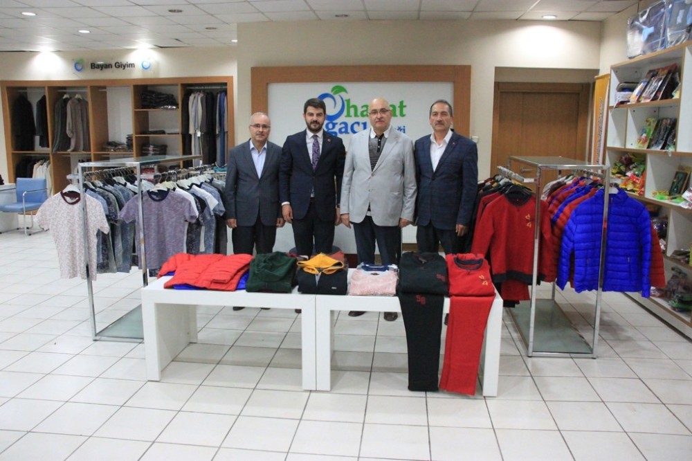 Sivaslı iş adamından anlamlı bağış 