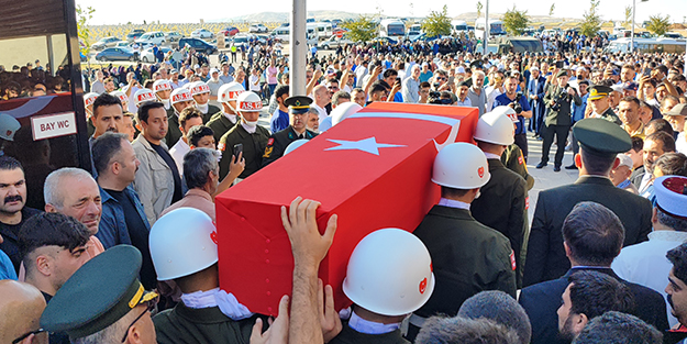 Sivaslı şehit son yolculuğuna uğurlandı