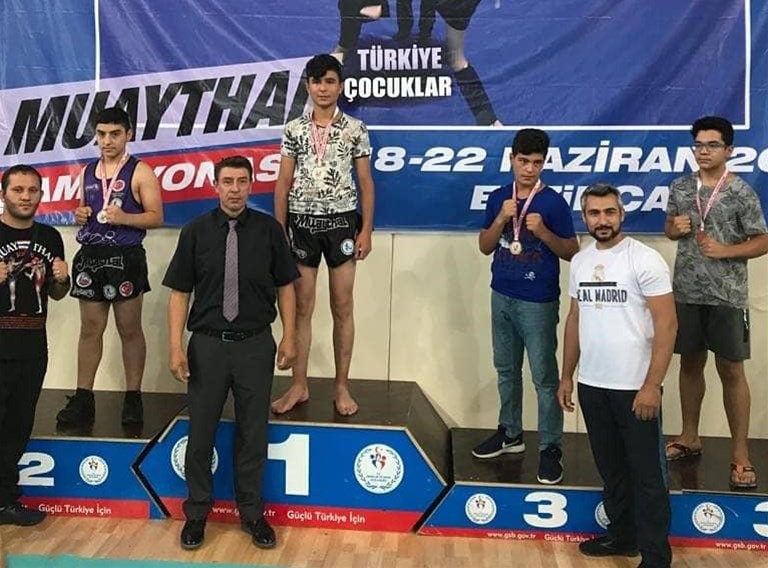 Sivaslı sporcular Erzincan’dan madalyayla döndü 