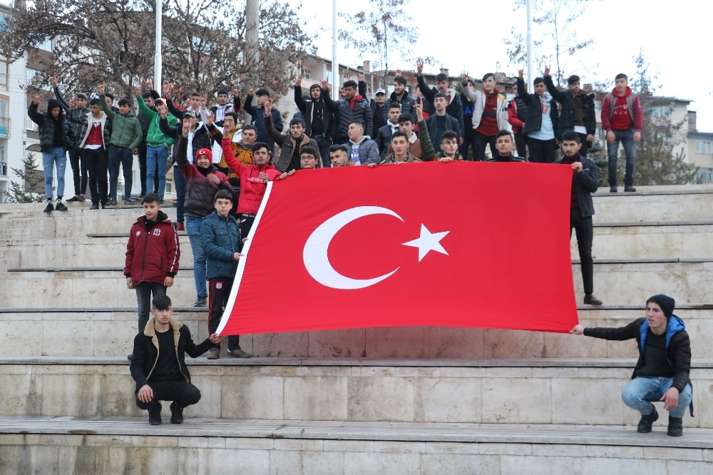 Sivaslılar İdlib şehitleri için yürüdü 