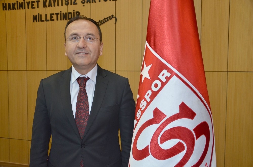 Sivasspor 2. Başkanı Sarılar: “12 futbolcu alacağız” 
