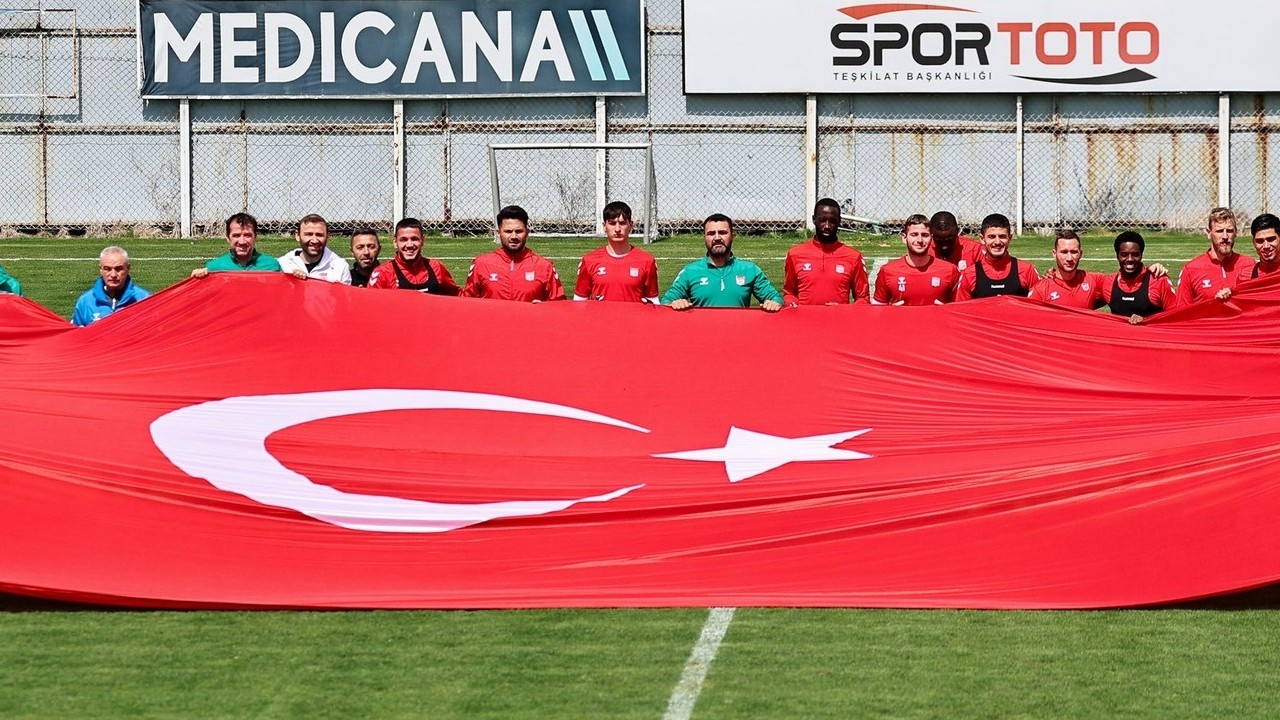 Sivasspor, 23 Nisan coşkusunu tesislerde kutladı