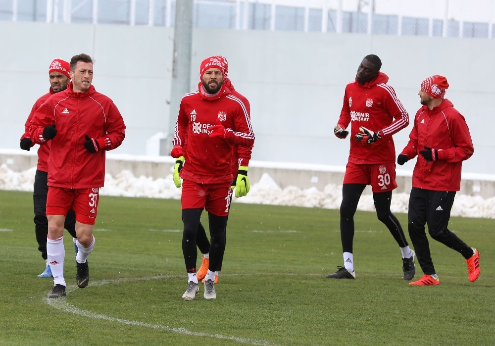 Sivasspor 5 eksikle çalıştı 