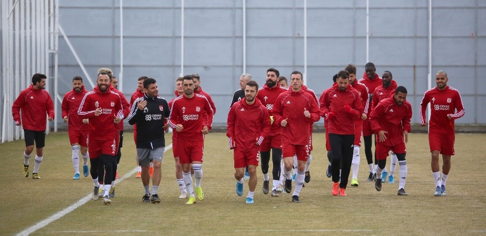 Sivasspor antrenmanlara başlıyor 
