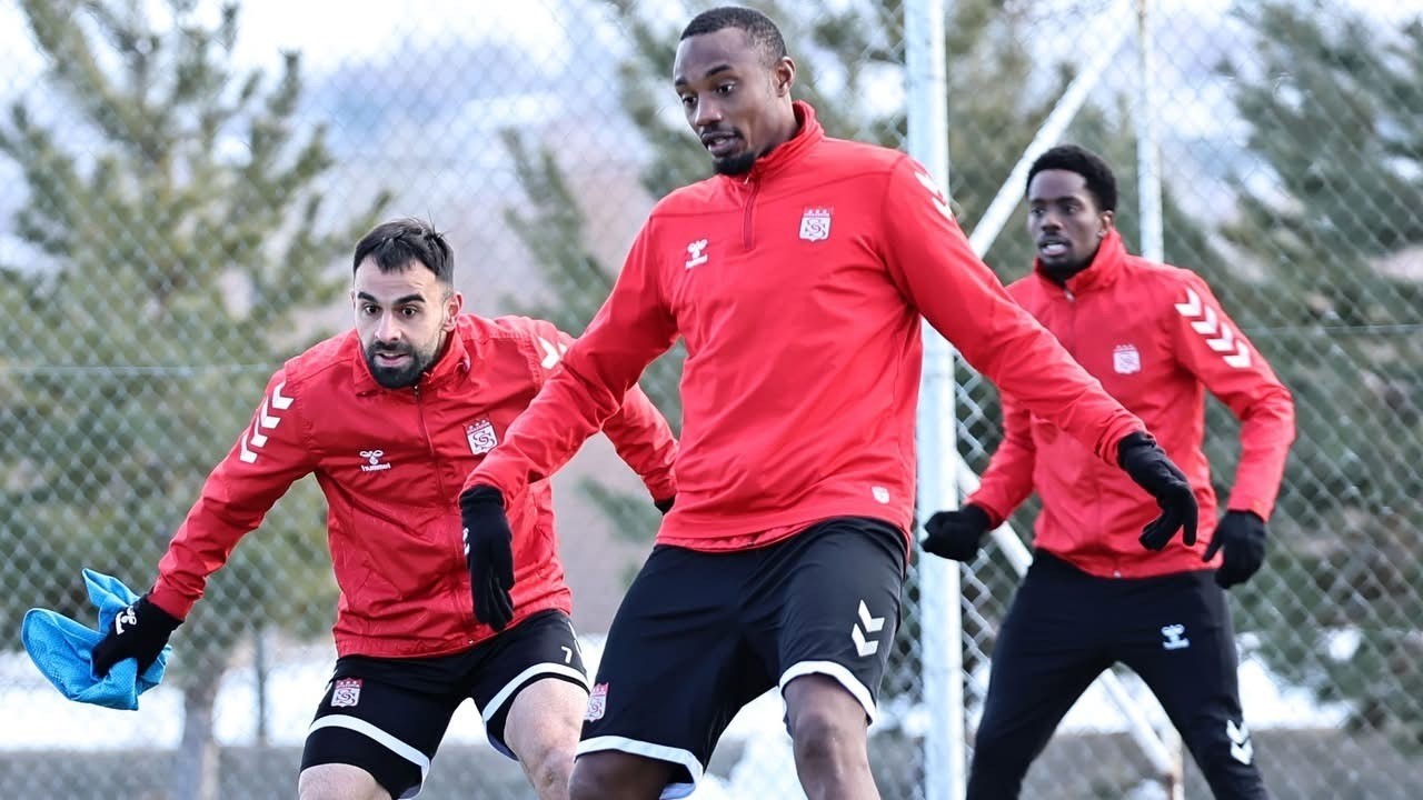 Sivasspor, Başakşehir deplasmanı öncesi son hazırlıklarını yapıyor