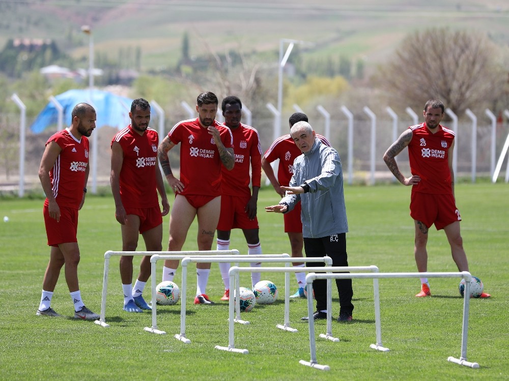 Sivasspor çalışmalarını sürdürdü 