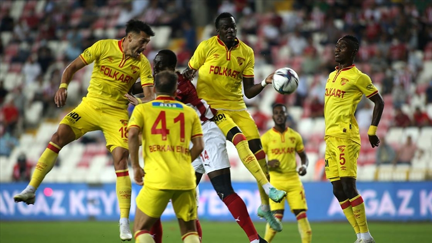 Sivasspor evinde Göztepe ile berabere kaldı