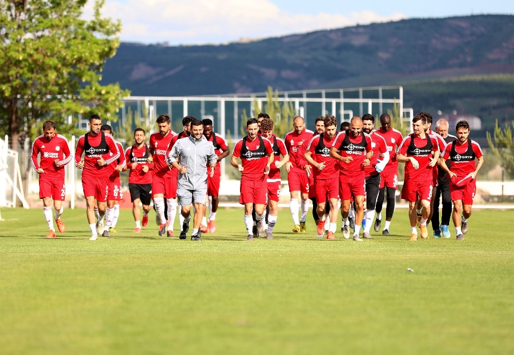 Sivasspor günü tek idmanla tamamladı 