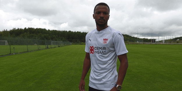 Sivasspor, Kayode'yi kadrosuna kattı