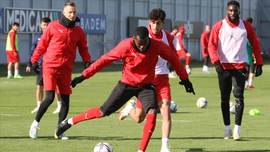 Sivasspor kupada finali hedefliyor