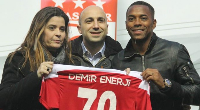 Sivasspor, Robinho ile 1,5 yıllık sözleşme imzaladı