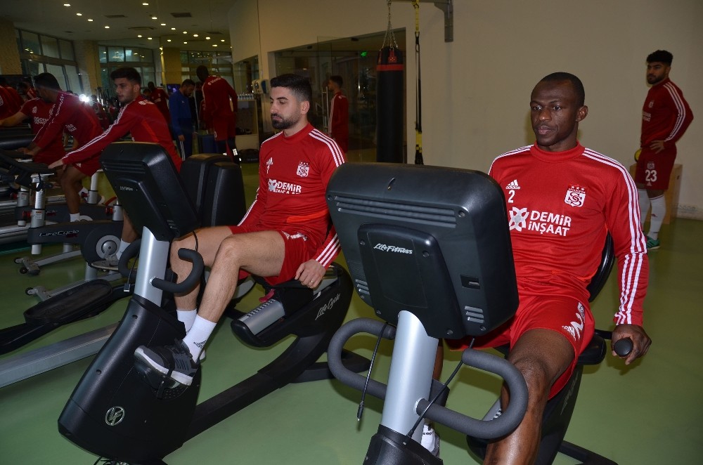 Sivasspor salonda çalıştı 