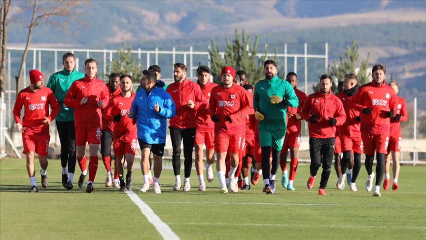 Sivasspor yarın Medipol Başakşehir'e konuk olacak