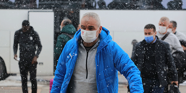 Sivasspor, zorlu Göztepe maçı için İzmir'e gitti
