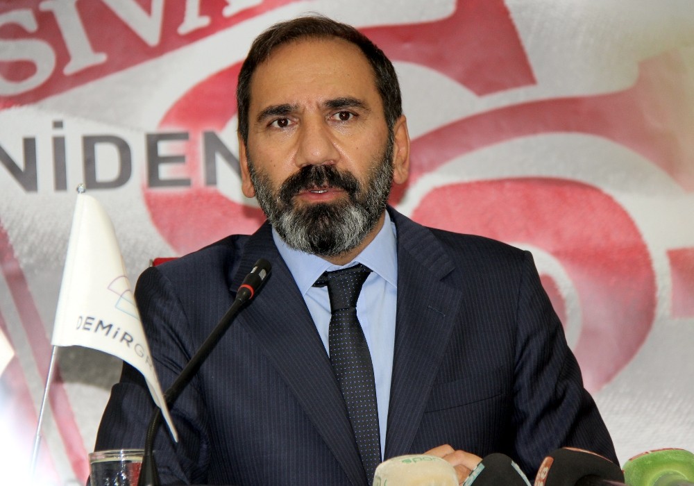 “Sivasspor’a yakışan takım kuracağız” 