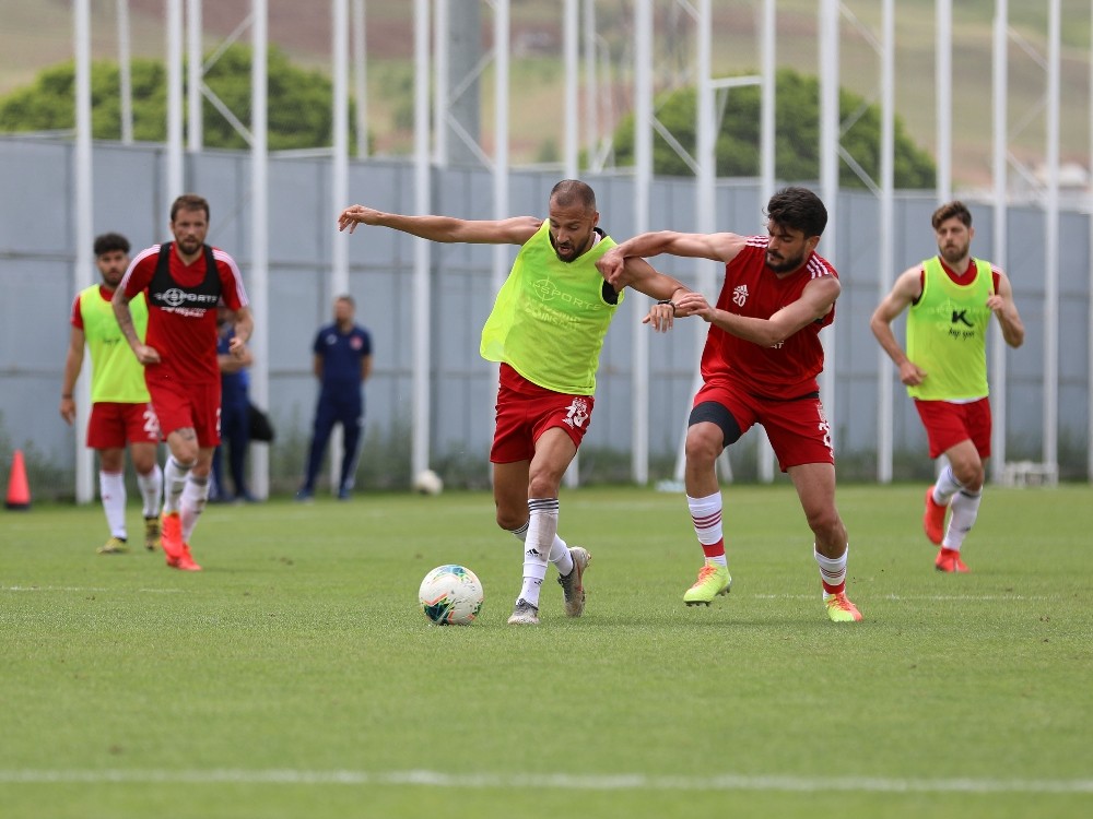 Sivasspor’da Denizlispor mesaisi sürüyor 