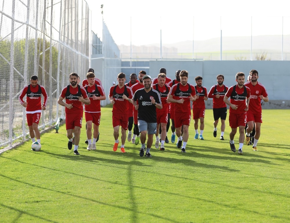 Sivasspor’da idmanlar devam ediyor 