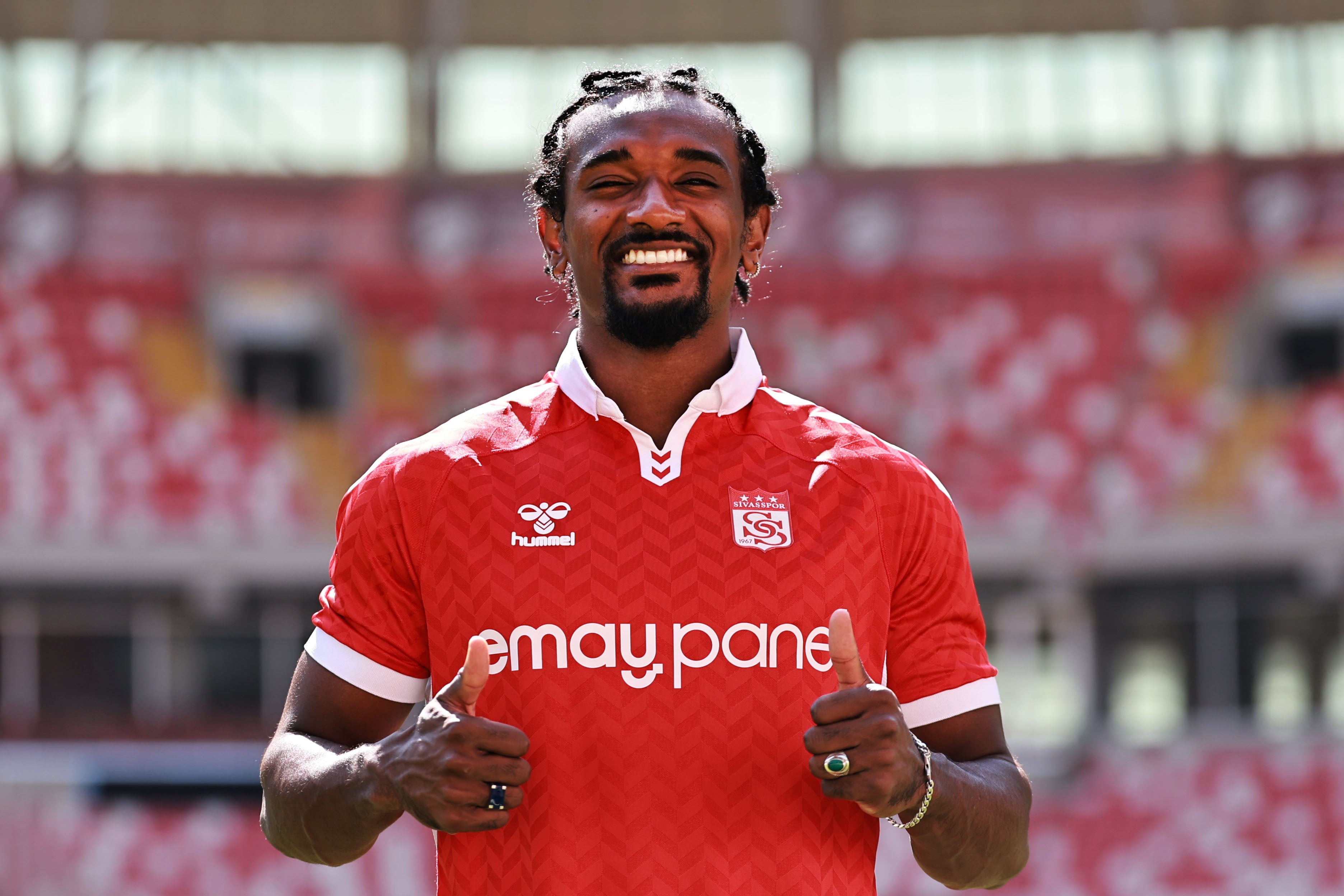 Sivasspor’da orta sahaya takviye