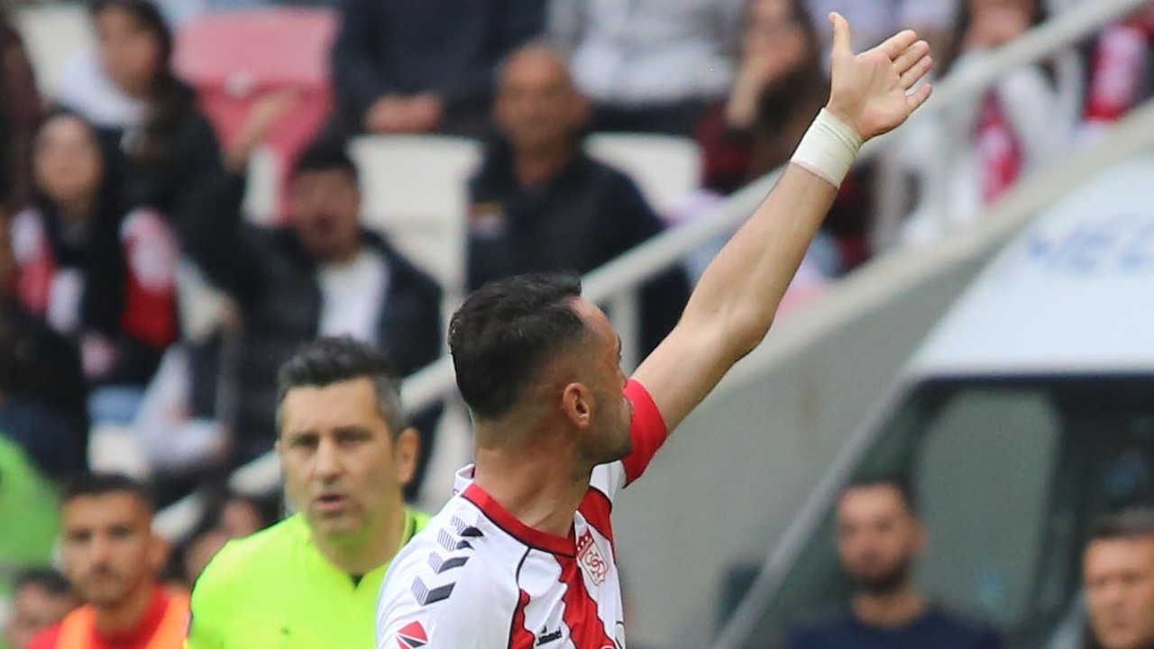 Sivasspor’da taraftardan yönetim ve futbolculara tepki