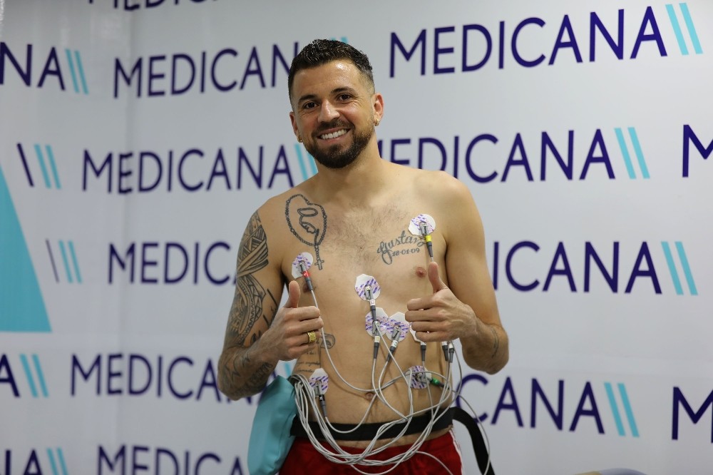 Sivassporlu Claudemir sağlık kontrolünden geçti 